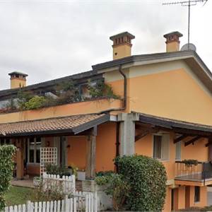 Villa In Vendita a Desenzano del Garda