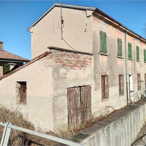 Stabile / Palazzo In Vendita a Borgo Virgilio